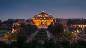 Chicago to New Delhi India $760-$765 RT Airfares on Cathay Pacific with Free Checked Bag (Travel January - March 2024)